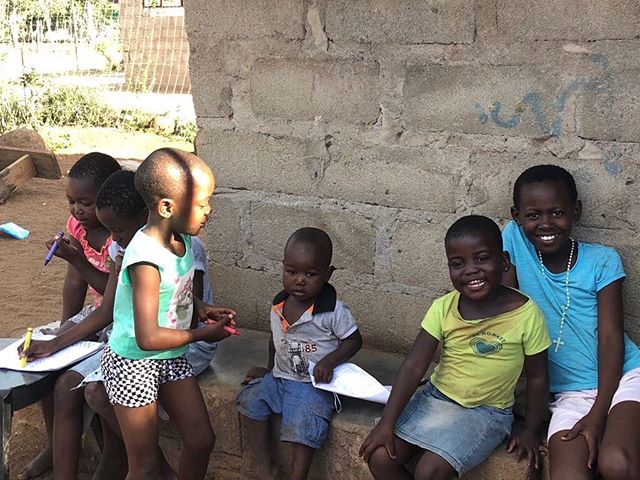 Students do classwork at Khahlela school in South Africa. Many of the students are refugees from Mozambique, and unemployment in the area is around 67%. Read more about Khahlela and what #kidsglobalnetwork did in South Africa in the link in our bio!