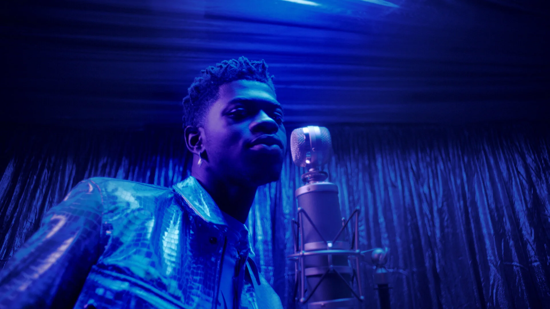 Logitech, #DEFYLOGIC, SuperBowl