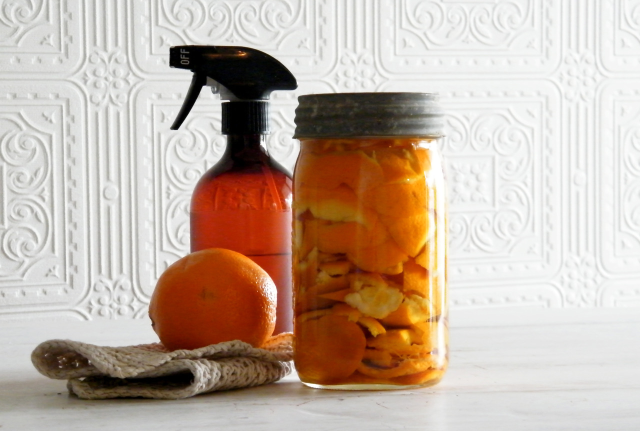 HOMEMADE NATURAL CITRUS CLEANER