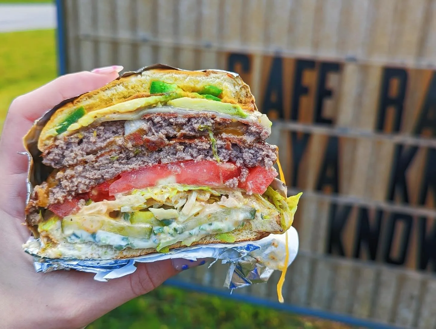 If ya know ya know but did ya know you can add avo to your burgers for a lil extra flare? 🥑🥑🥑