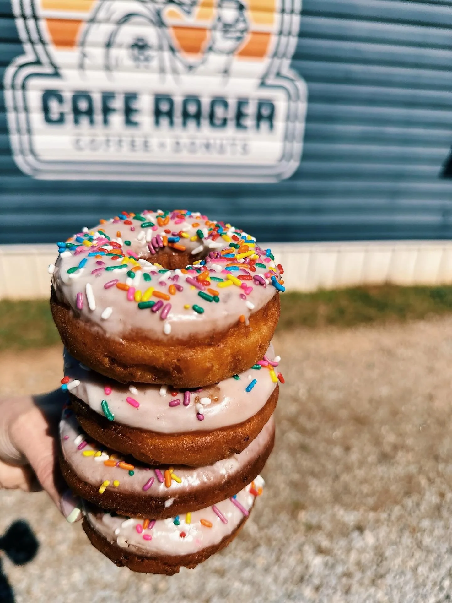 hittin’ you with an old pic to remind you that it’s time for the Midweek Tweak!!! all day tomorrow (Wednesday 10/8), grab your free coffee — any size, any add-ons — with any purchase ☕️☕️☕️
