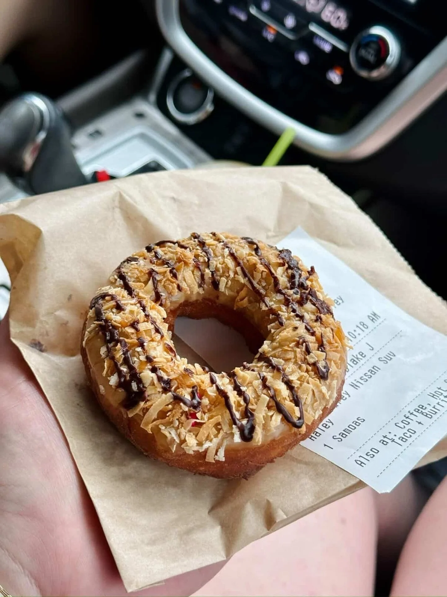 ａｔｔｎ ｍｉｄｗｅｅｋ ｆｒｅａｋｓ

It&rsquo;s the midweek tweak ❤️ slide on thru tomorrow (wednesday 3/4) &mdash; 6AM - 2PM &mdash; for a FREE cold brew or drip coffee with any purchase (such as this gorg samoas donut) 😳 ur wallet + heart will thank you 🥰

thank