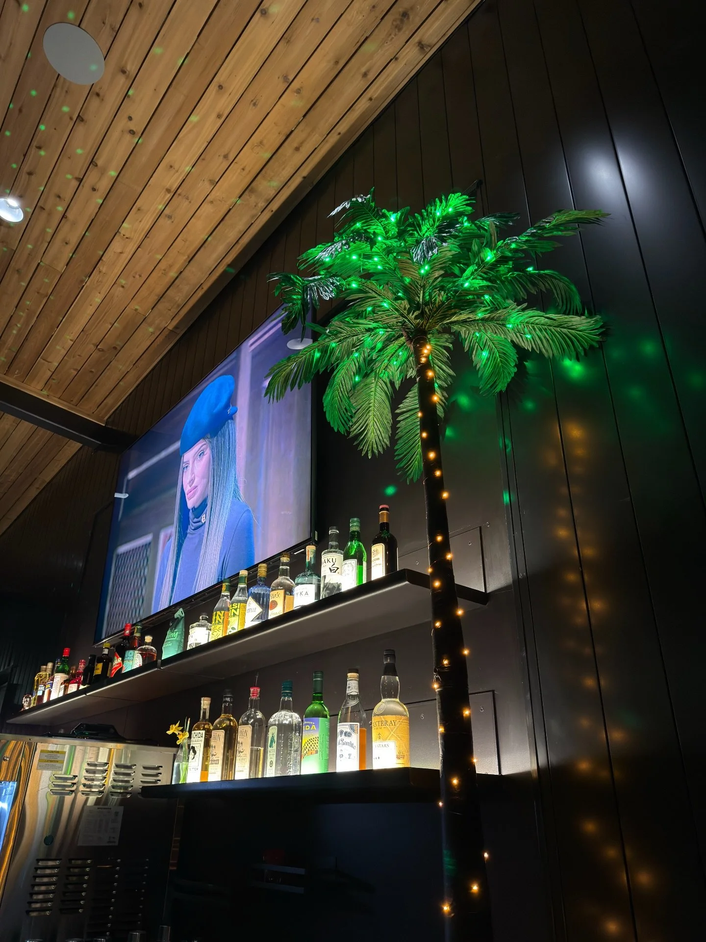 we&rsquo;re so back ‼️

thanks so much for your patience ❤️ we&rsquo;re rolling with a limited dinner menu at Oak Street tonight as of RIGHT NOW. we&rsquo;ll be back online at full capacity tomorrow ⚡️ come hang out with us &mdash; it is Wednesday af