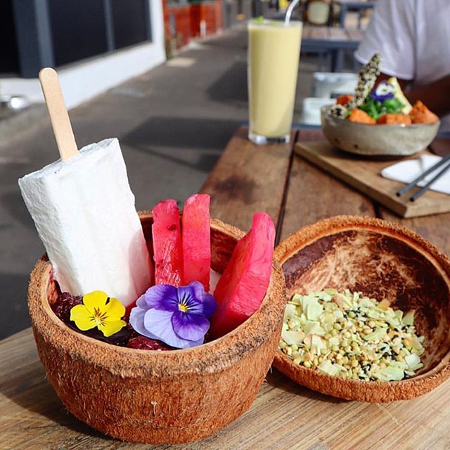 Now isn&rsquo;t this just a delight?

Our Pina Colada Granola Bowl certainly is a crowd pleaser 📷 @overeating101