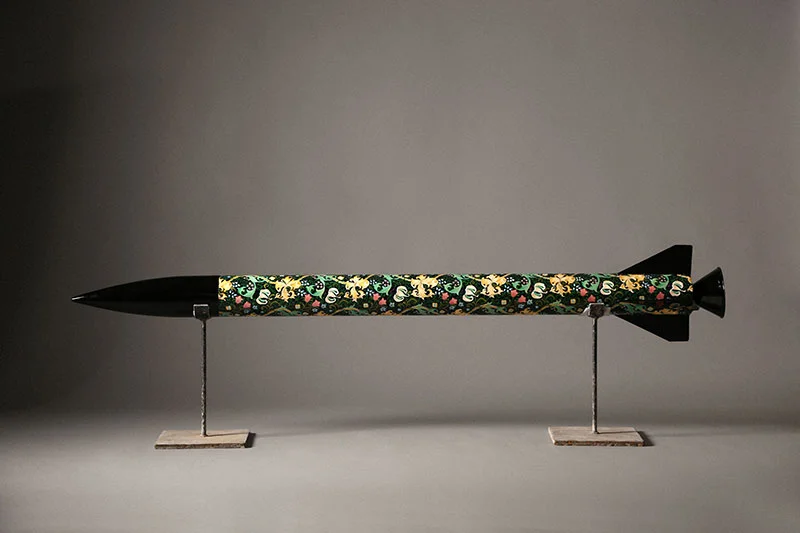 Ground to Ground black nose and tail , Oil and industrial paint on metal, 2014. 176.5 x 24 x 24 cm