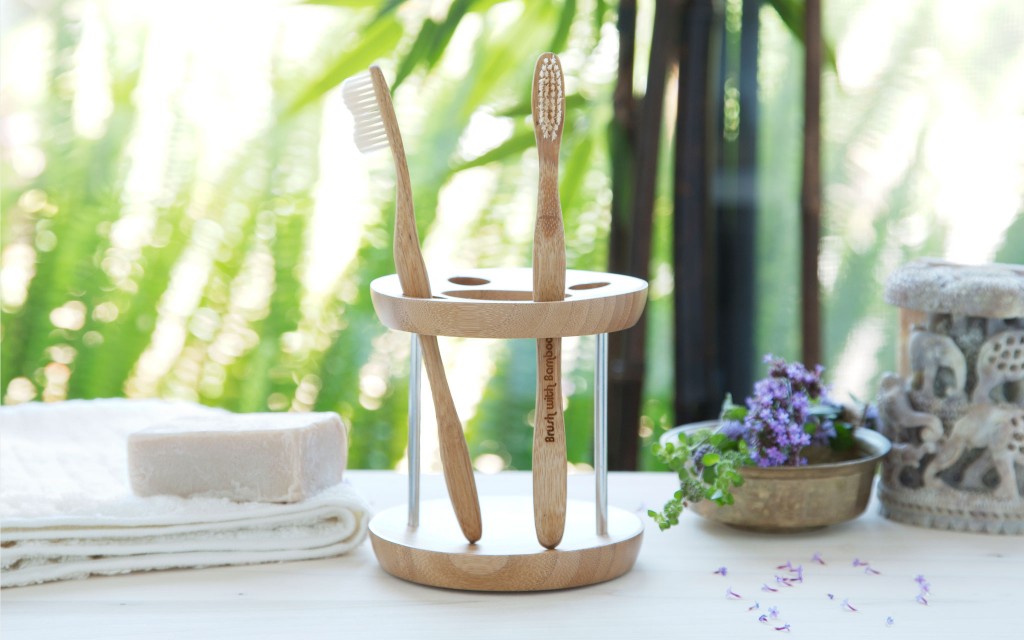 brush-holder-1024x640.jpg