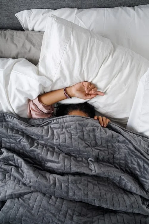 uwm.sleep.gravityblanket.pullup.171205_Gravity1616.jpg