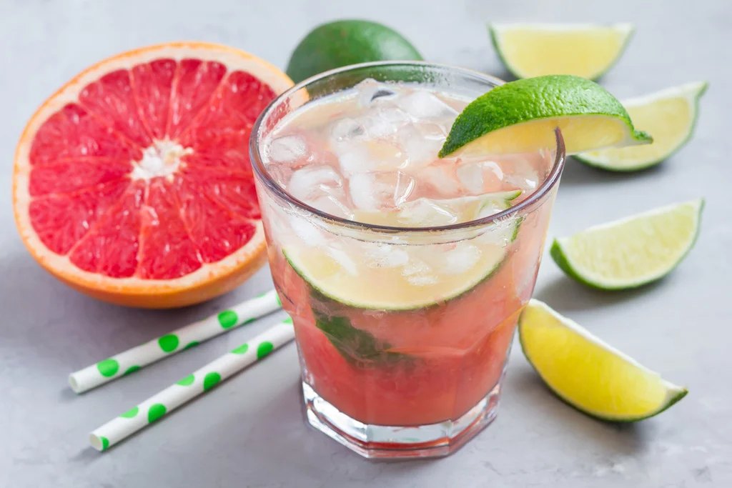 uwm.azunia.tequila.grapefruit.Paloma-Cocktail.jpg
