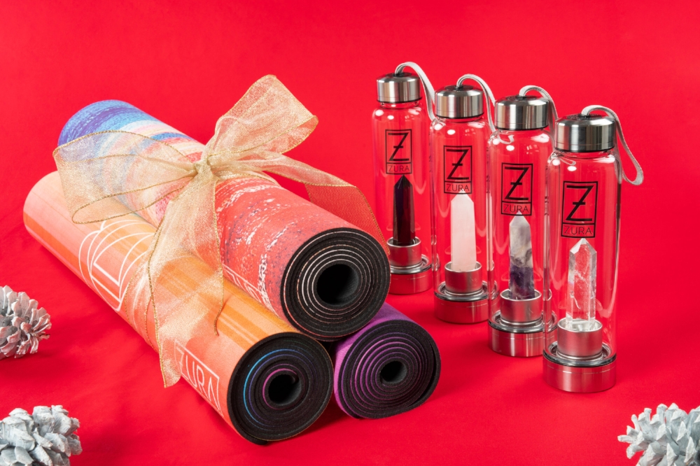 uwm.gifyguide.2018.ZURA_Christmas Holiday_Mats and Crystal Bottles_002.jpg