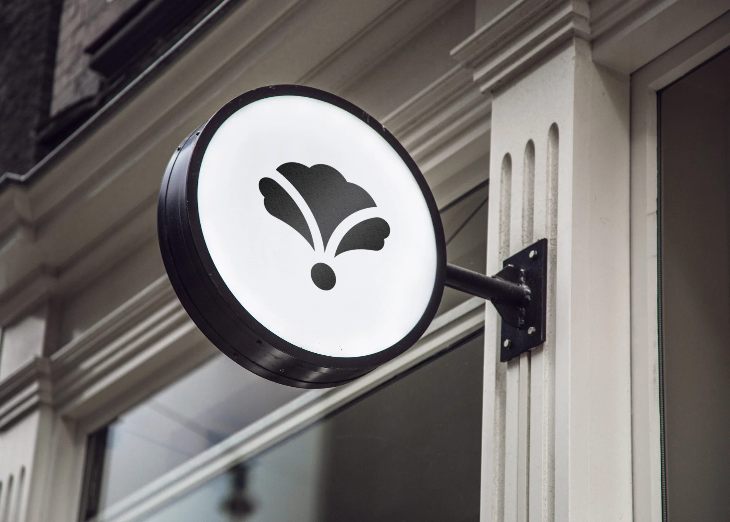 circular_sign_mockup_2.jpg