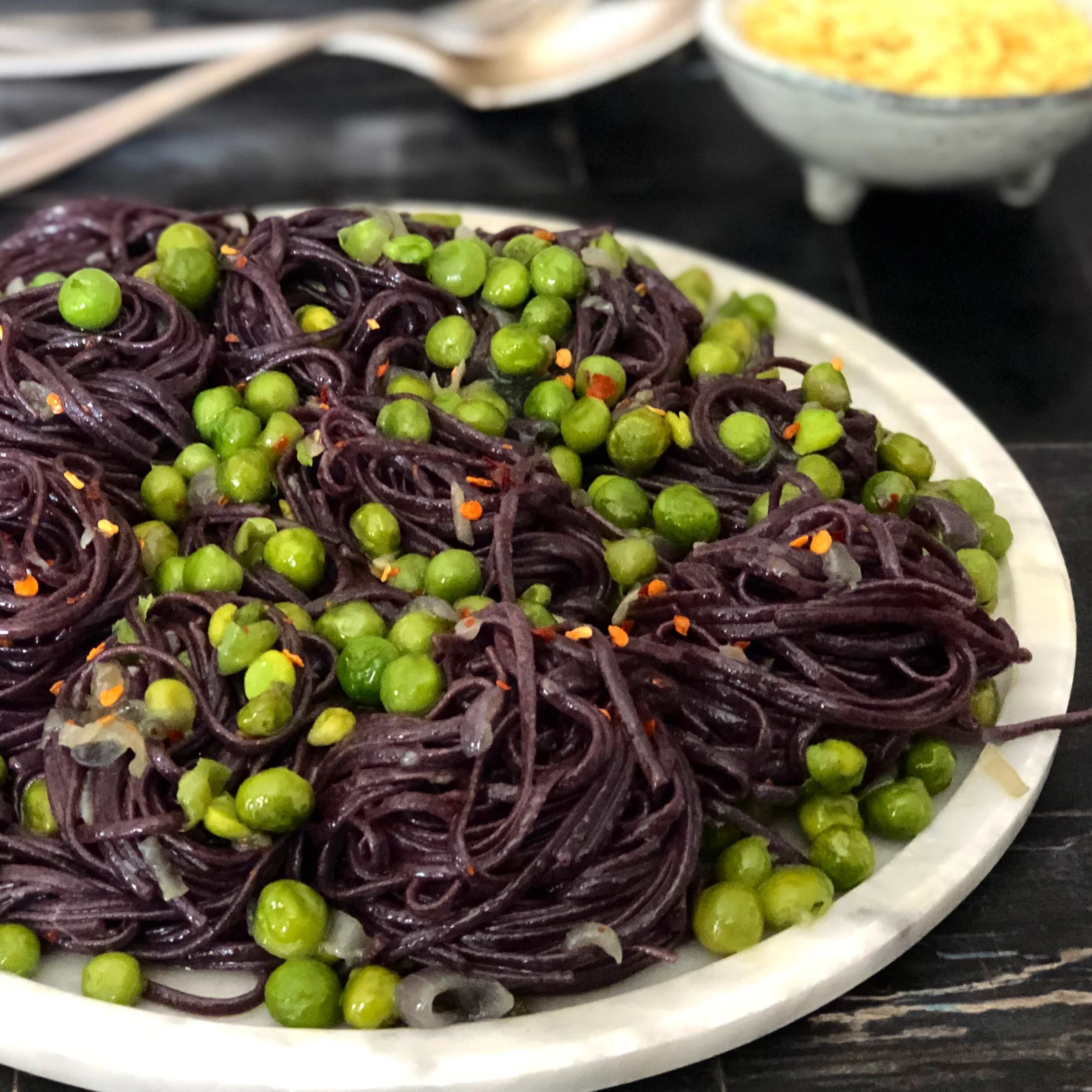 Black rice soba with peas (pasta dish)