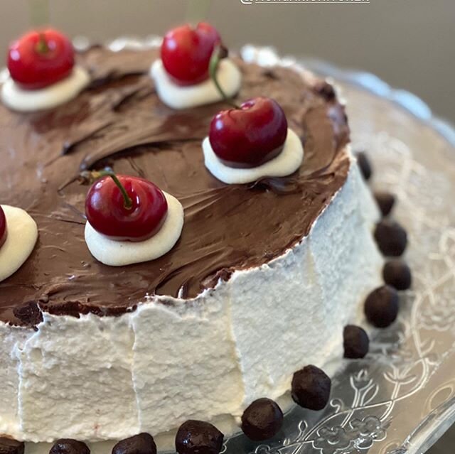 Black Forrest #cake 🍒 🍰 
Totally vegan and totally gluten free.
.
I spent most of the Italian quarantine cooking: cooking and baking and blending and pretty much messing up the kitchen so that I could clean it again.
(I also did a lot of yoga to co