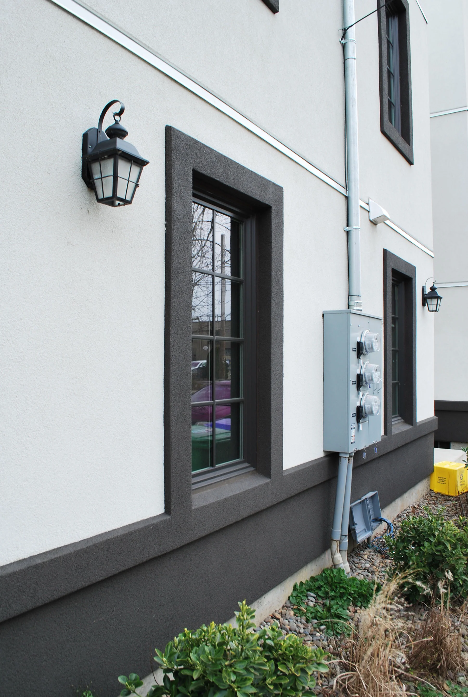 Nice window detail, unfortunate PGE meter placement.