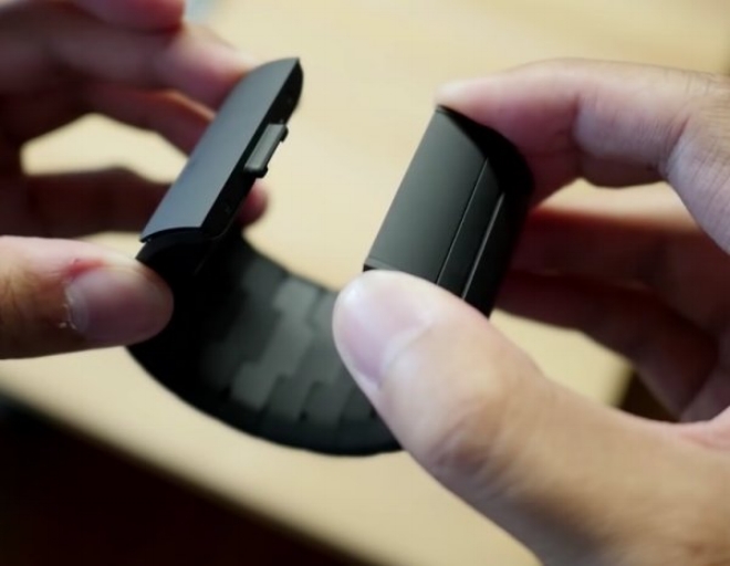 A magnetic latching system and the ability to add links to adjust for wrist size made the device comfortable and easy to pull on and off.