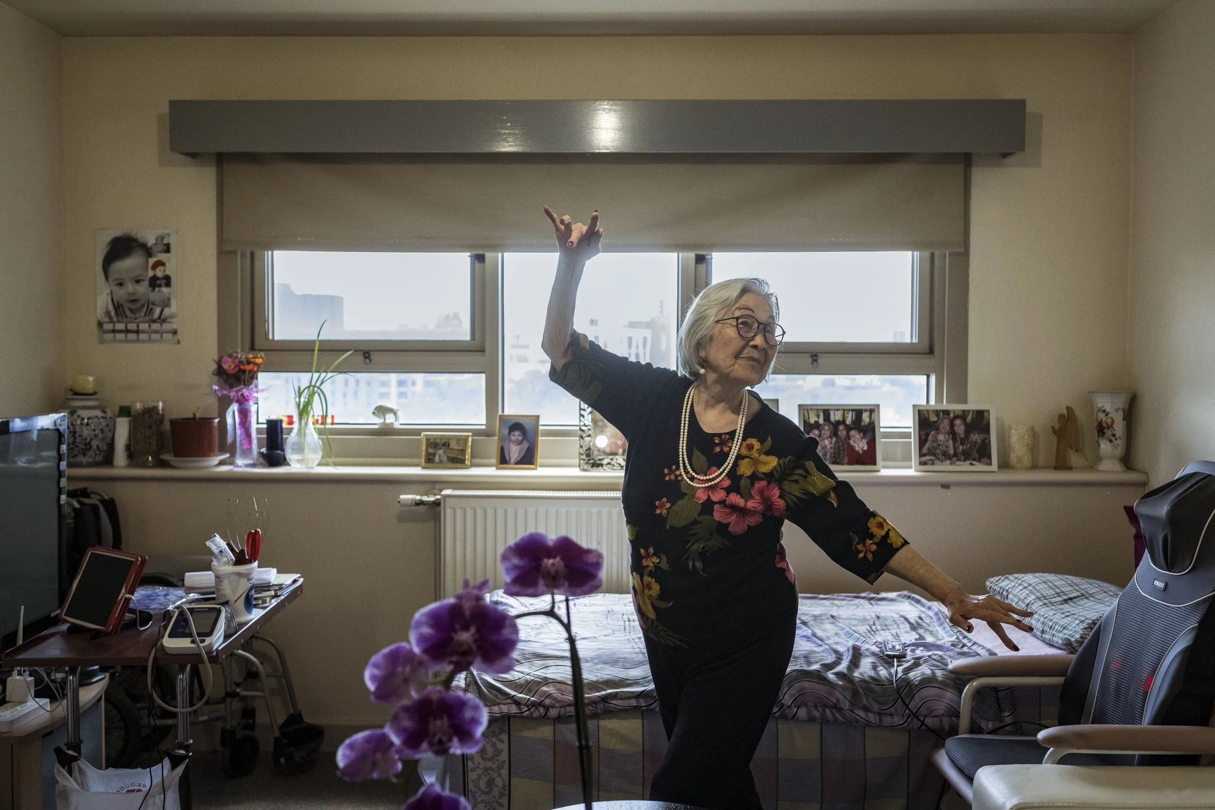  22 October 2025. 150 Melrose Street, North Melbourne, Australia. 91-year-old Me Hui Gong dances in her North Melbourne apartment of twenty years.  Gong lives in one of 13 dedicated public housing towers for the elderly. They are part of the decades-