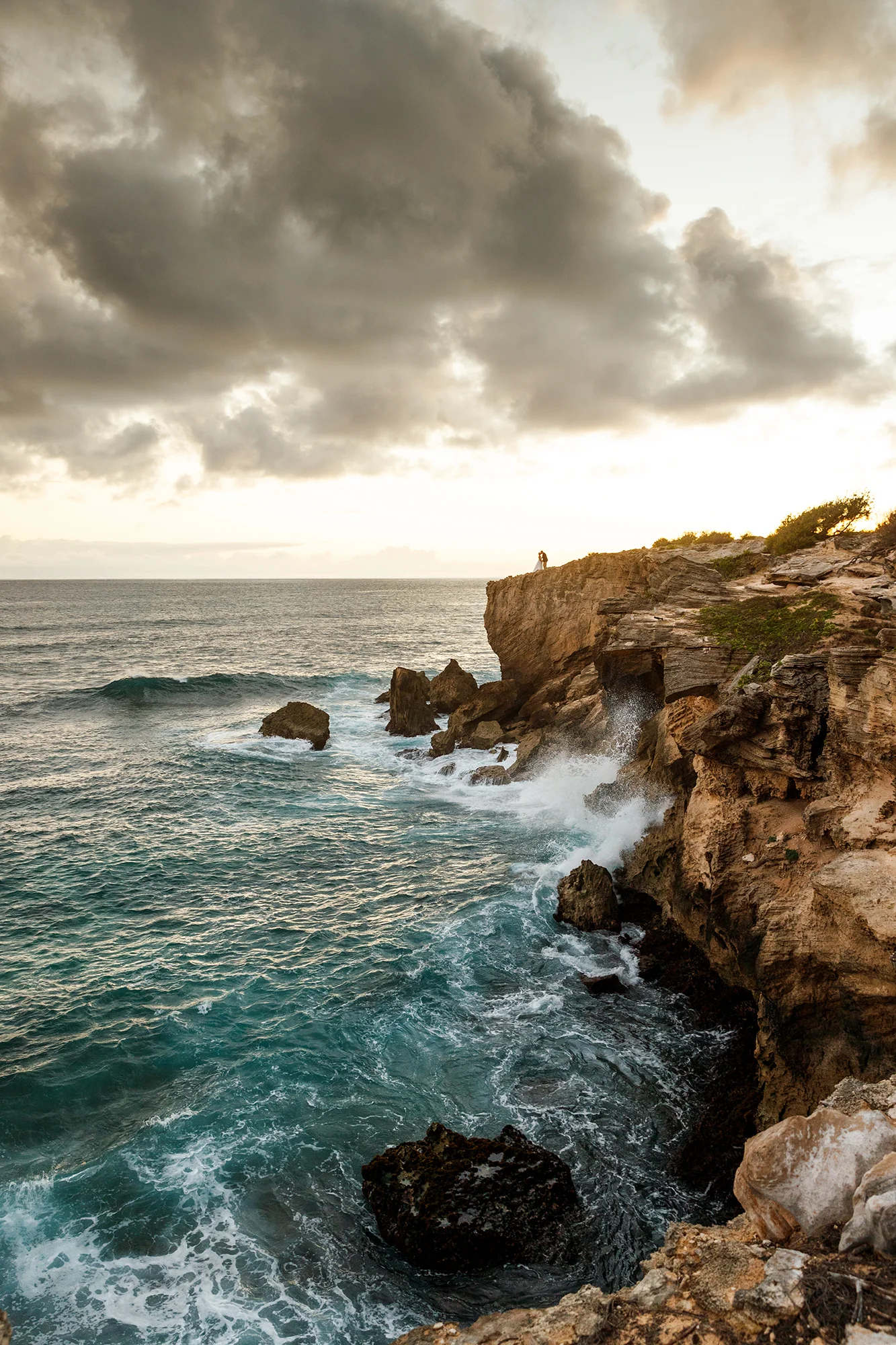 Shipwrecks Cliff Wedding.jpg