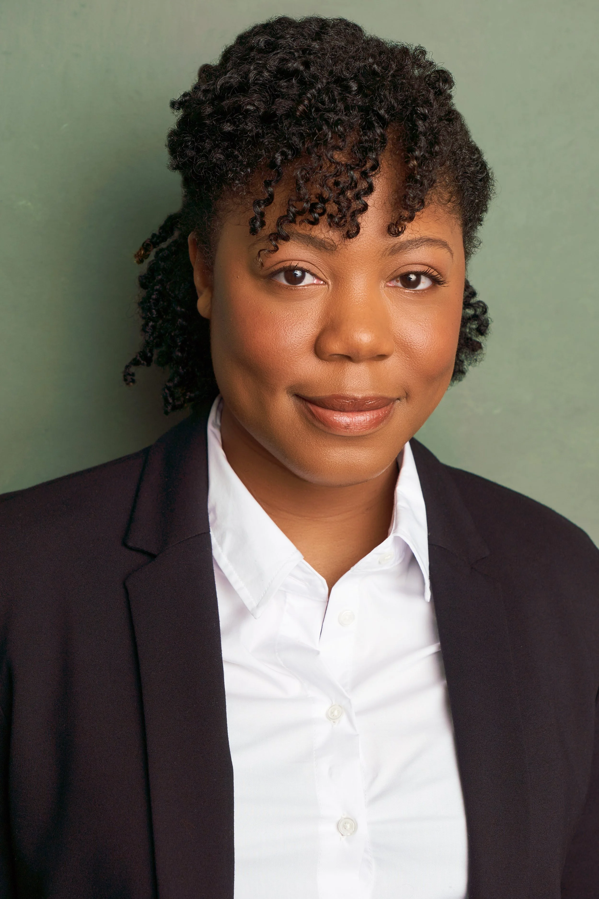 Professional Headshot of Curtia | HMUA - Anne-Marie Kennedy