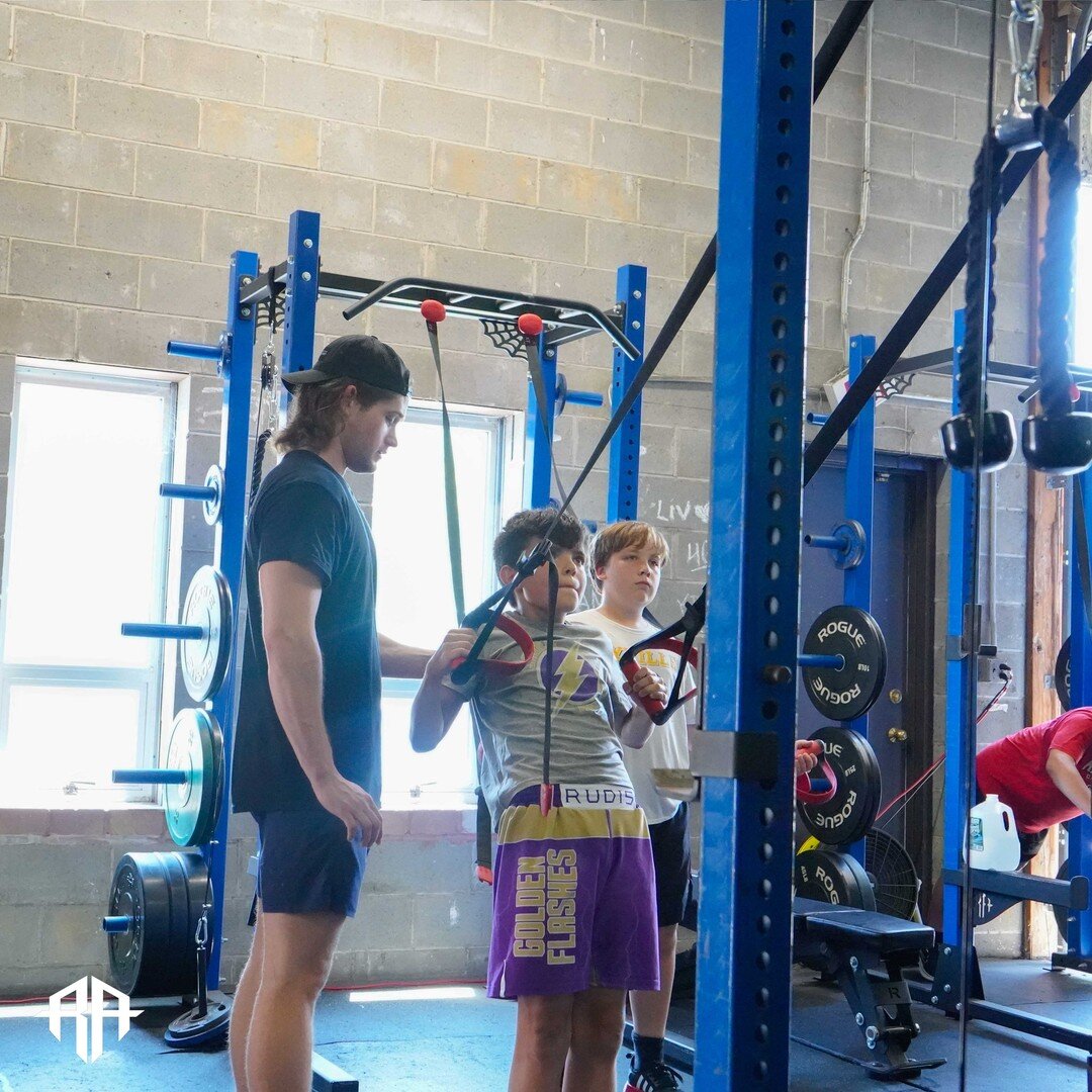 Members of the Sayville Middle School Football Team have been grinding! Getting stronger physically and mentally every day 💪

#TeamRevo #RevolutionAthletics #Throwback #TeamTraining #LacrosseTraining #FootballTraining #CollegeSports #HighSchoolSport