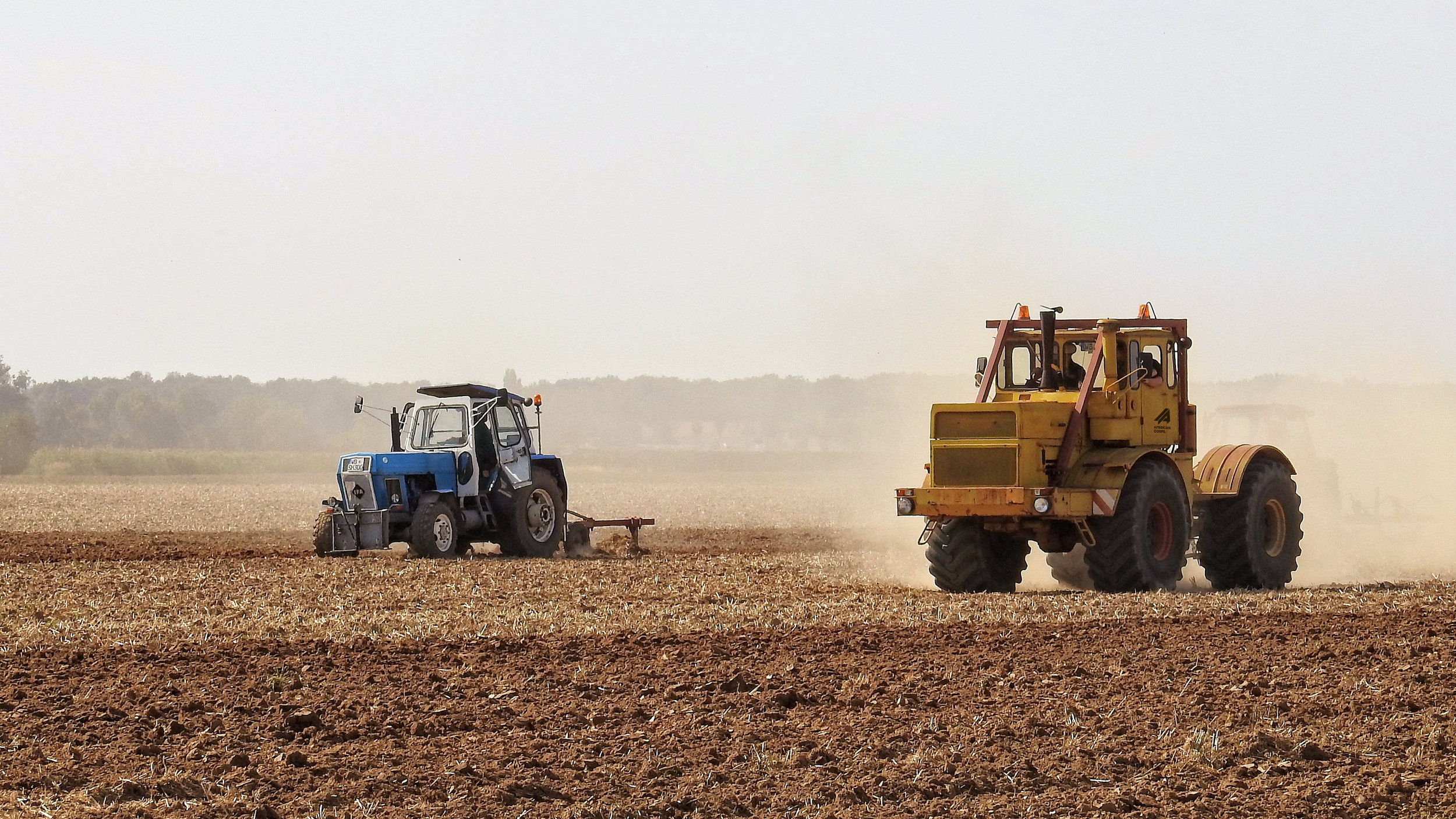 tractor-field-farm-harvest-vehicle-crop-485892-pxhere.com.jpg