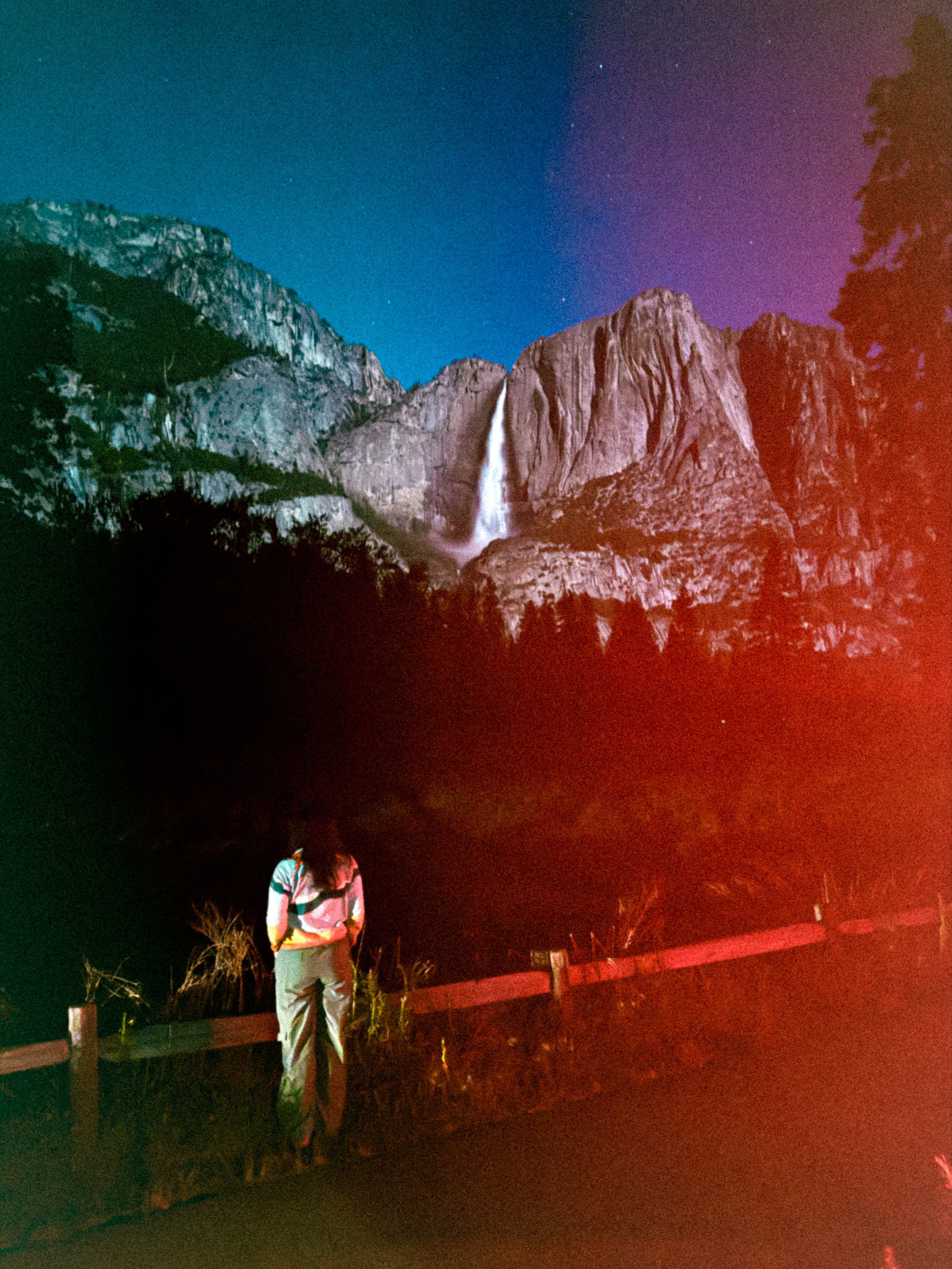 When break lights make your shot ✨ First view of Yosemite Falls under the stars when we arrived in the valley - stunning!
&bull;
#yosemite #yosemitenationalpark #yosemitefalls #nps