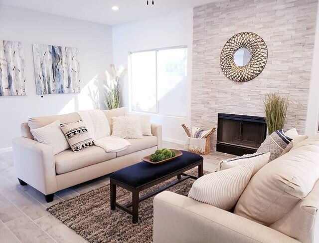 Once again..light and bright is the theme!😍🌞🌼#sellitquickhomestaging #design #decor #homestaging #livingroomdecor #greatroom #creamandnavy #lovemyjob #lovemyteam
