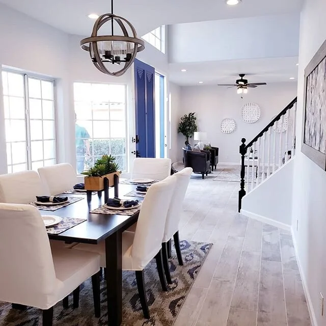 Navy blue can brighten a room!
#sellitquickhomestaging #design #diningroom #design #brighthome #homestaging #homedecor #navyandcream #livingroomdecor #greatroom