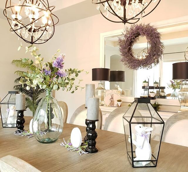 A little  Easter Decor! A chance to bring purple in the room!😁#sellitquickhomestaging #design #diningroom #decor #easter #easterdecor #purple