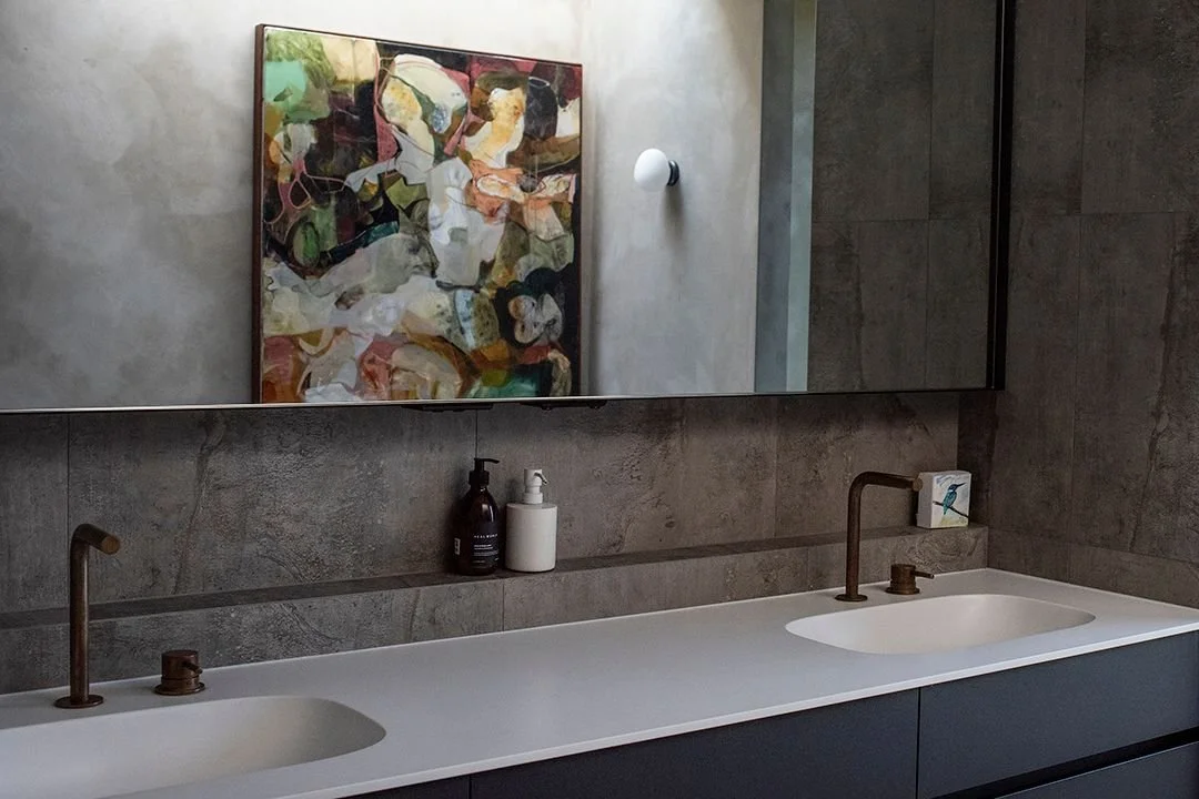 When Friends Come Over 156 x 106 cm reflection.jpeg