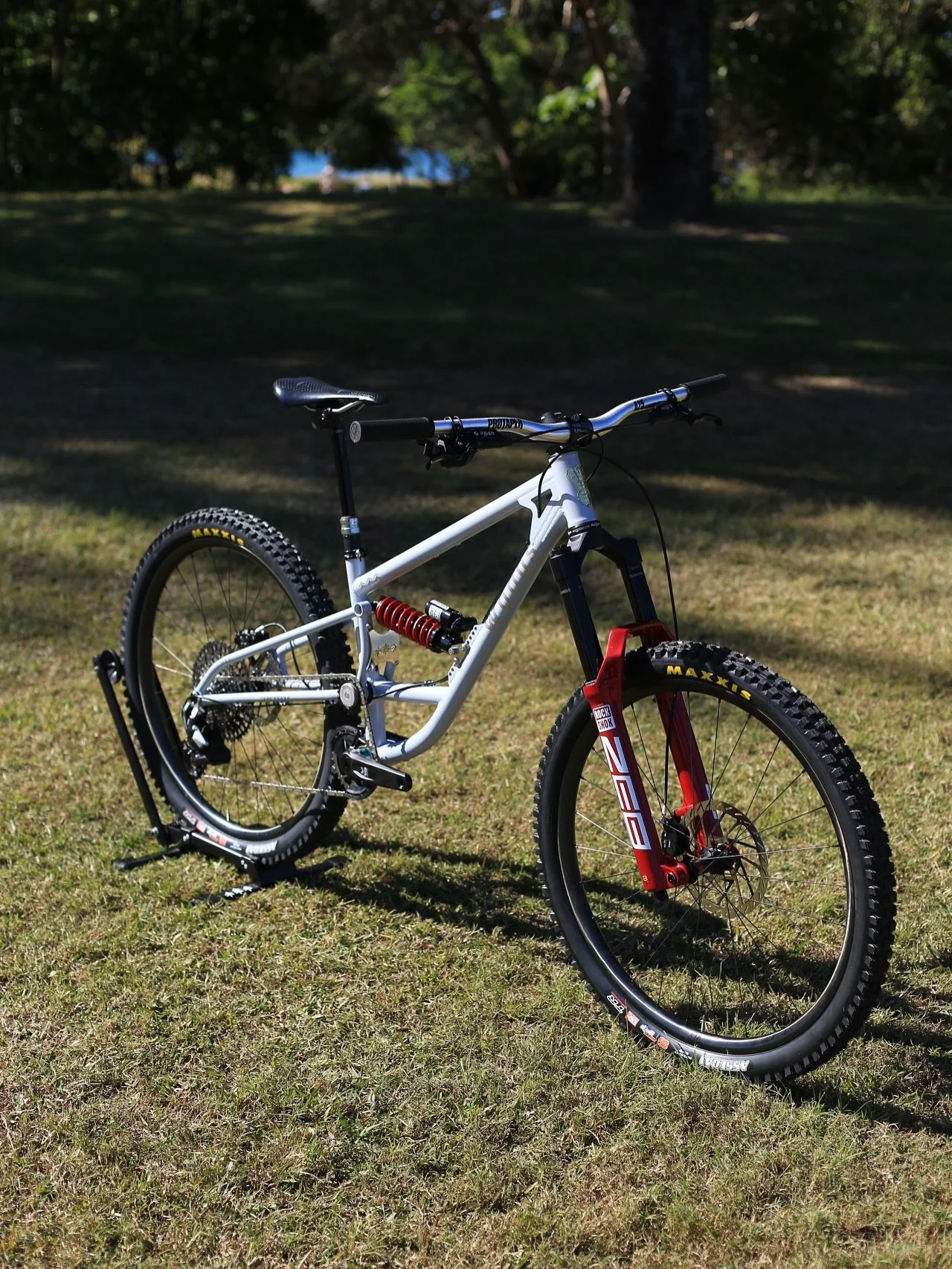 Here we have our V2 El Camino frame setup in full 29er mode with a lovely build kit thanks to @sram_australia 
We have spent countless hours dialing in every tube, bend and plate to create the most seamless and aesthetically pleasing lines while als