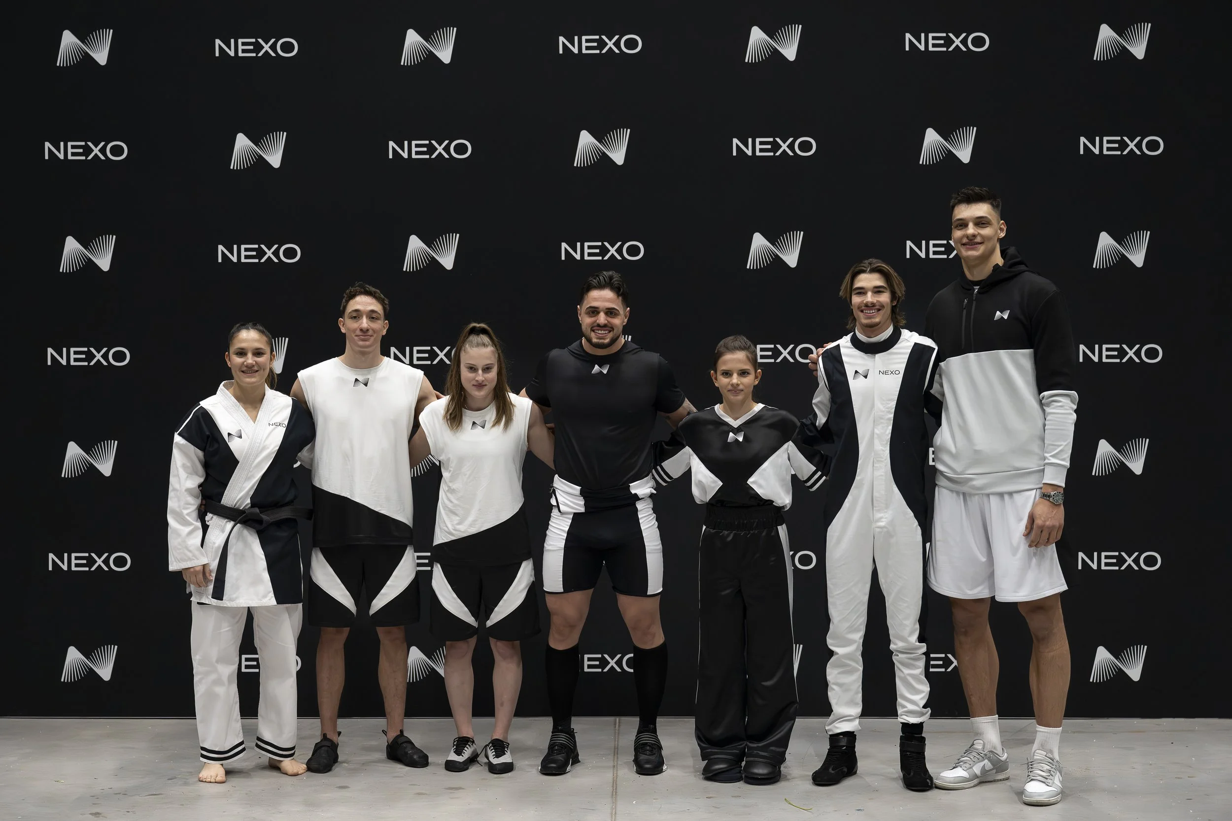 Corporate brand activation event photography
- team portrait at NEXO live experience.