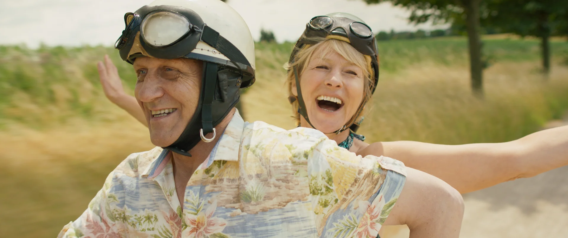 13253_AS_MONSTER_STILLS_Paul_Charlotte_Vespa_2.jpg