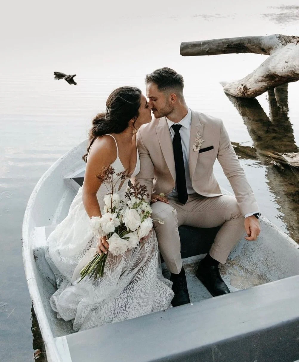 Elegantly classy &mdash; we are loving this pic of the Miles&rsquo; wedding day captured stunningly by @the.knoxs ! 🖤

Which is your fave colour trend for weddings nowadays? Pop it in the comments below 😘👇

#theprettyblog #theprettyblogloves #thep