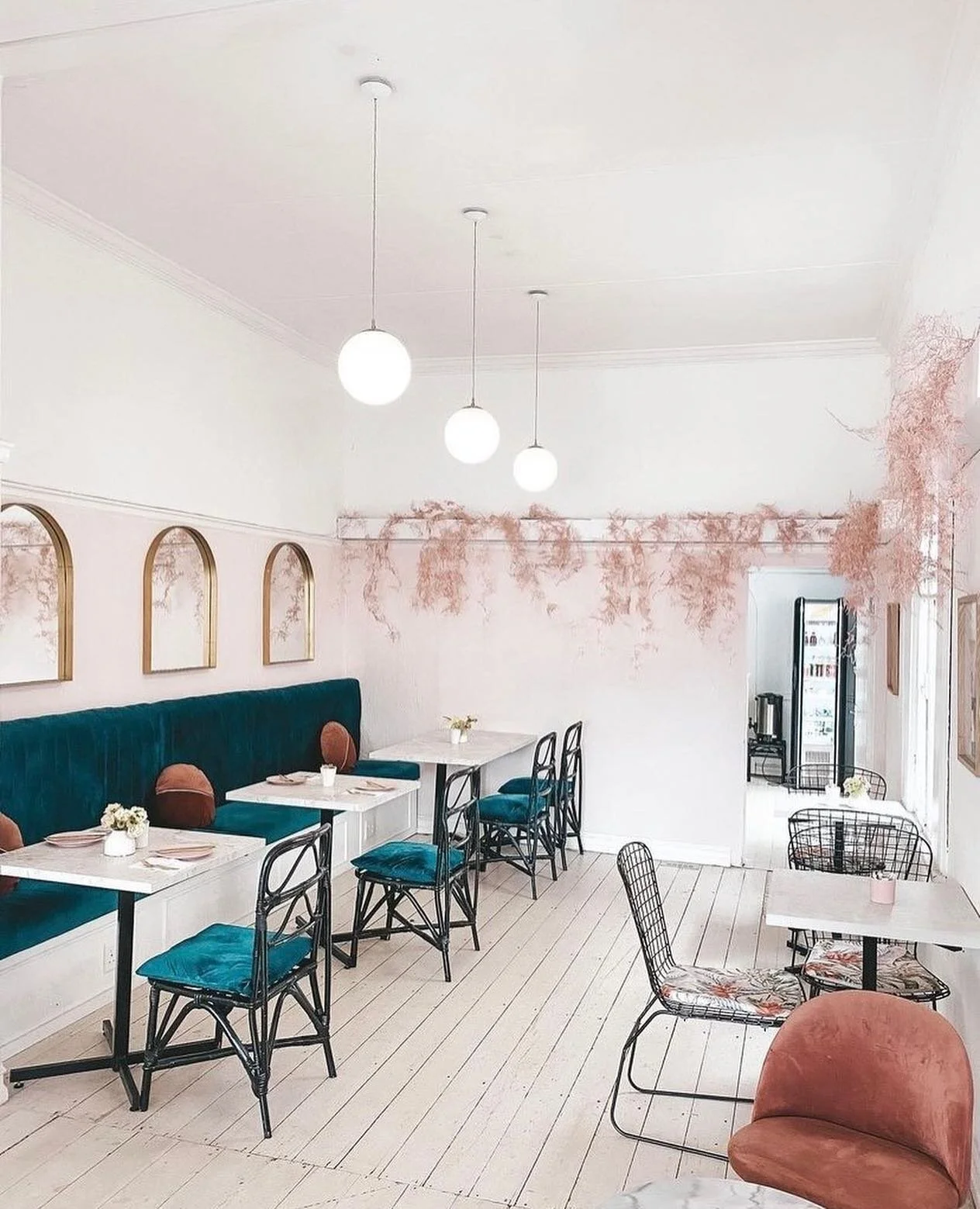 If we could just be brunchin&rsquo; in the Eastern Cape right now, that&rsquo;d be great 🤤&nbsp;😍&nbsp;🥂 

Here&rsquo;s another lineup of some places we&rsquo;ve spotted around the Eastern Cape that we&rsquo;d say are #ThePrettyBlogApproved! ✨

Wh