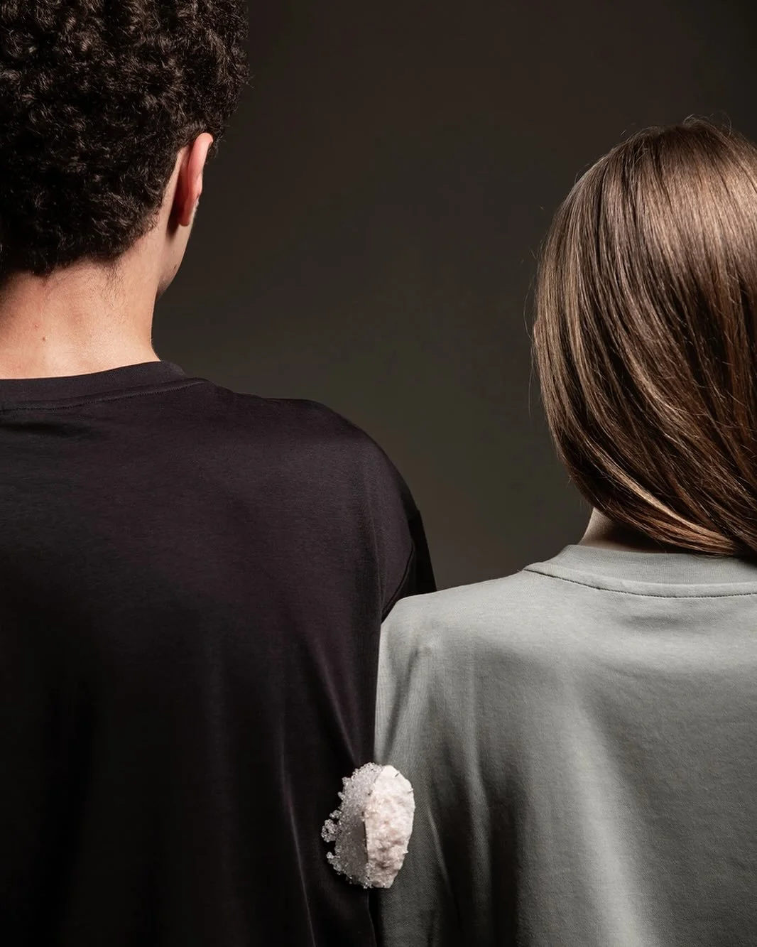 Mimesi (2024). Brooch. Unique piece from Convivenze body of work. Glass,marble,silver,steel.

📸 @cavicchioli.federico 
💄 @makeup_skull 
Models @novellapieri @niso.pwn by @castingfirenze 

(&hellip;) l&rsquo;operare di Federica &egrave; alimentato d