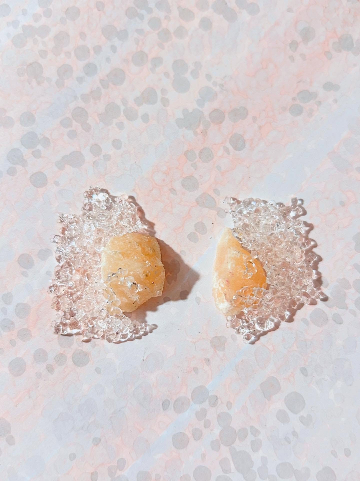 Soft pink glass with pink marble. New earrings in the making on my drawings with watercolors.

#federicasala #federicasalacontemporaryjewellery #federicasalacontemporaryglass #glassjewellery #bijouxverre #glasschmuck @fedesala