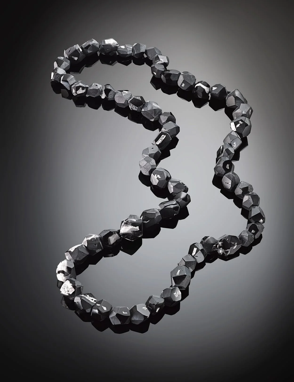 Happy new beginning!

Reperto n.1. Madre. Rosary (2025). 59 lampworked,carved,faceted and polished beads with kunzites inclusions in black glass.
Glass, kunzite.
5 weeks of 12 hours making 7/7 days.
Unique piece.

Bodies are disappearing. Glass will 