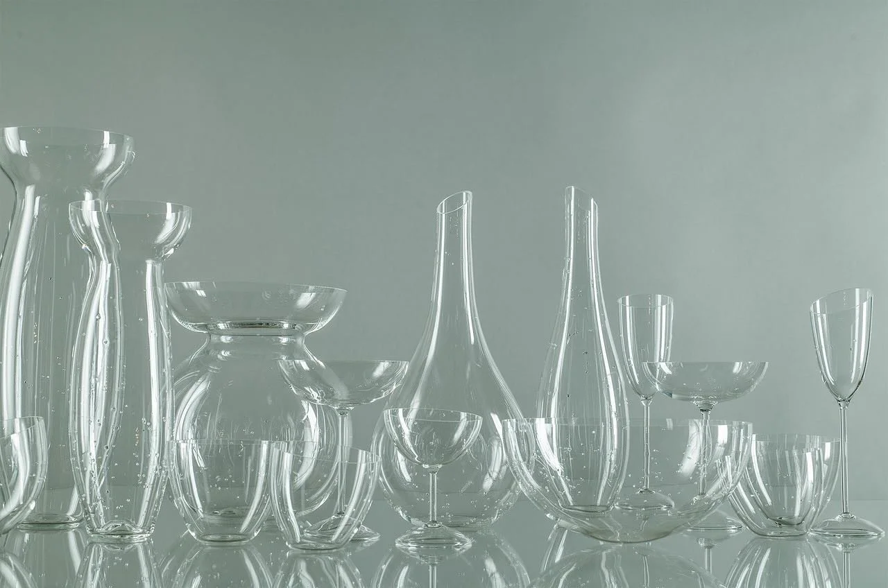 On the occasion of the Milano Design Week 2026, Federica Sala presents a new and original collection of
unique pieces and limited editions in glass and precious stones, set within an imaginative and surreal
installation.
Light, reflections, and shado