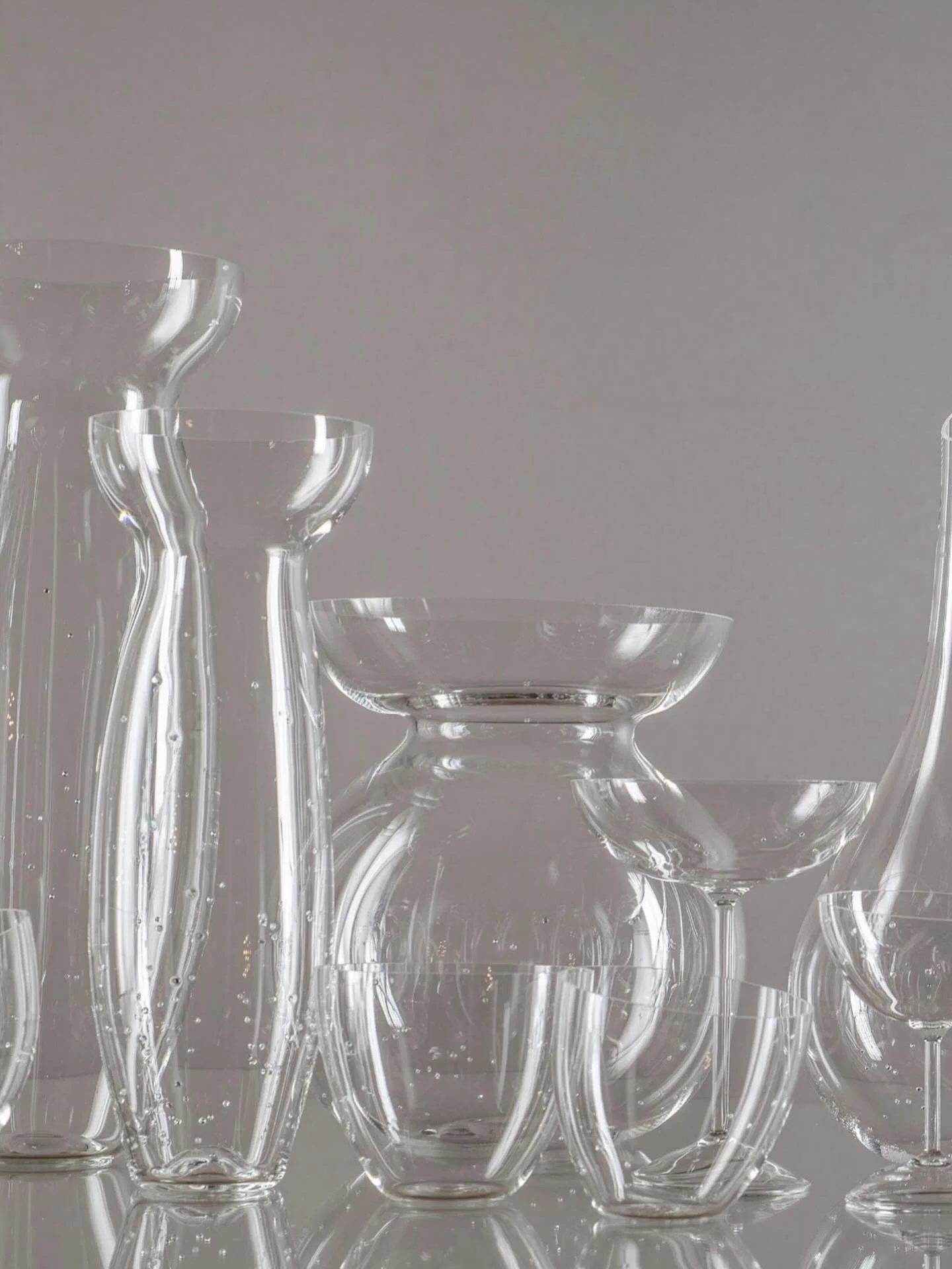 Sparkling water is the new collection of unique glass sculptural objects inspired by water in which diamonds and cz stones are set inside glass to mimic bubbles of air.
Presented for the first time during Milano Design Week in @5vie_milano Cesare Cor