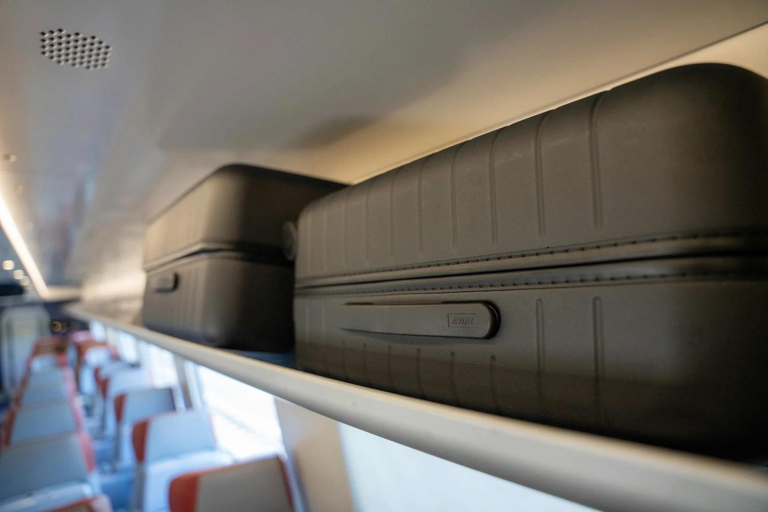 away luggage AR500089.jpg