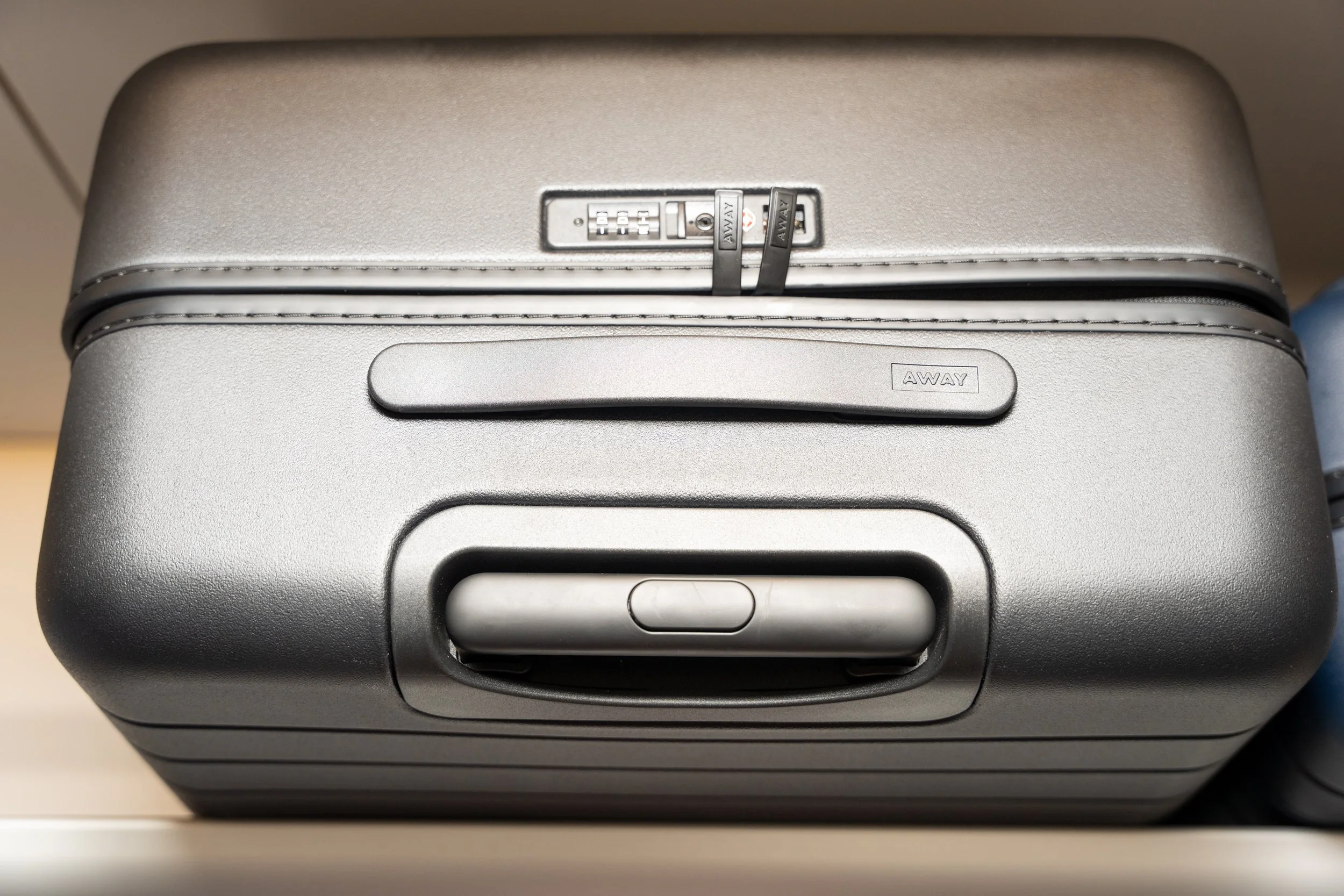 away luggage AR500119.jpg