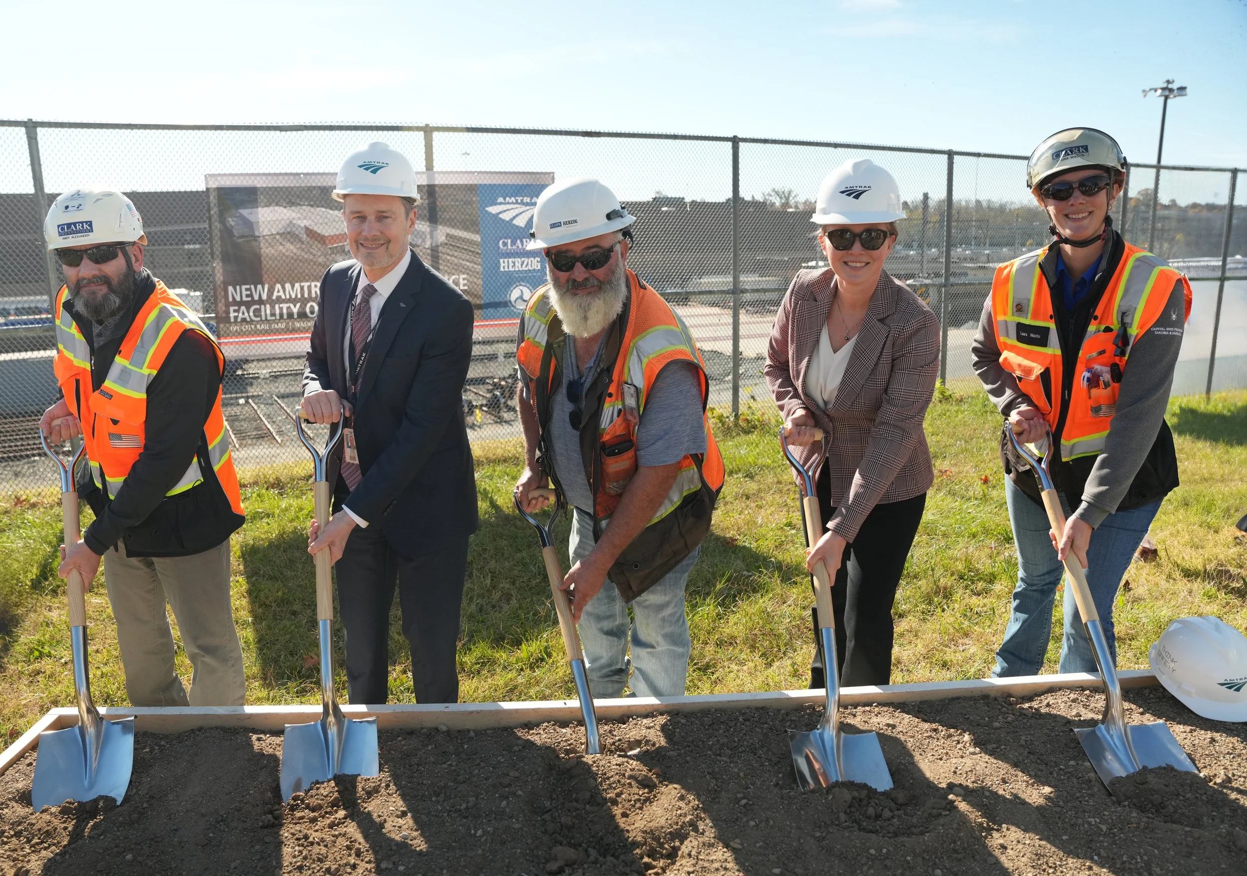 Ivy City shovels AR500253.JPG