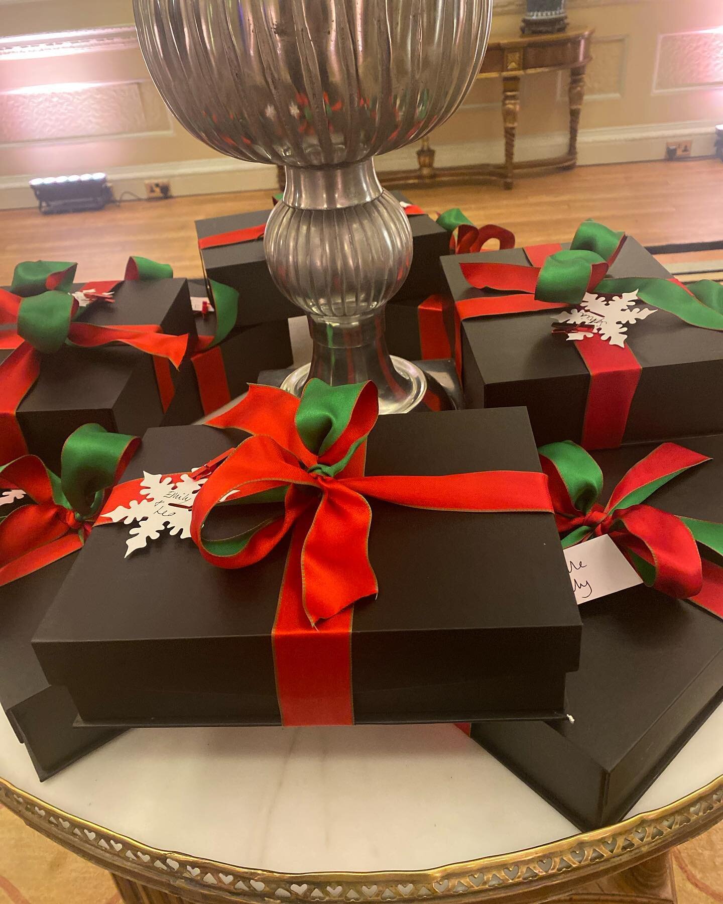 Our gorge bespoke hampers filled to the brim with deliciousness, ready to be given to the corporate guests @hedsor this week.  DM if you would like to order one for your team/ family / teachers #hampers #christmasgifts #christmaspresents