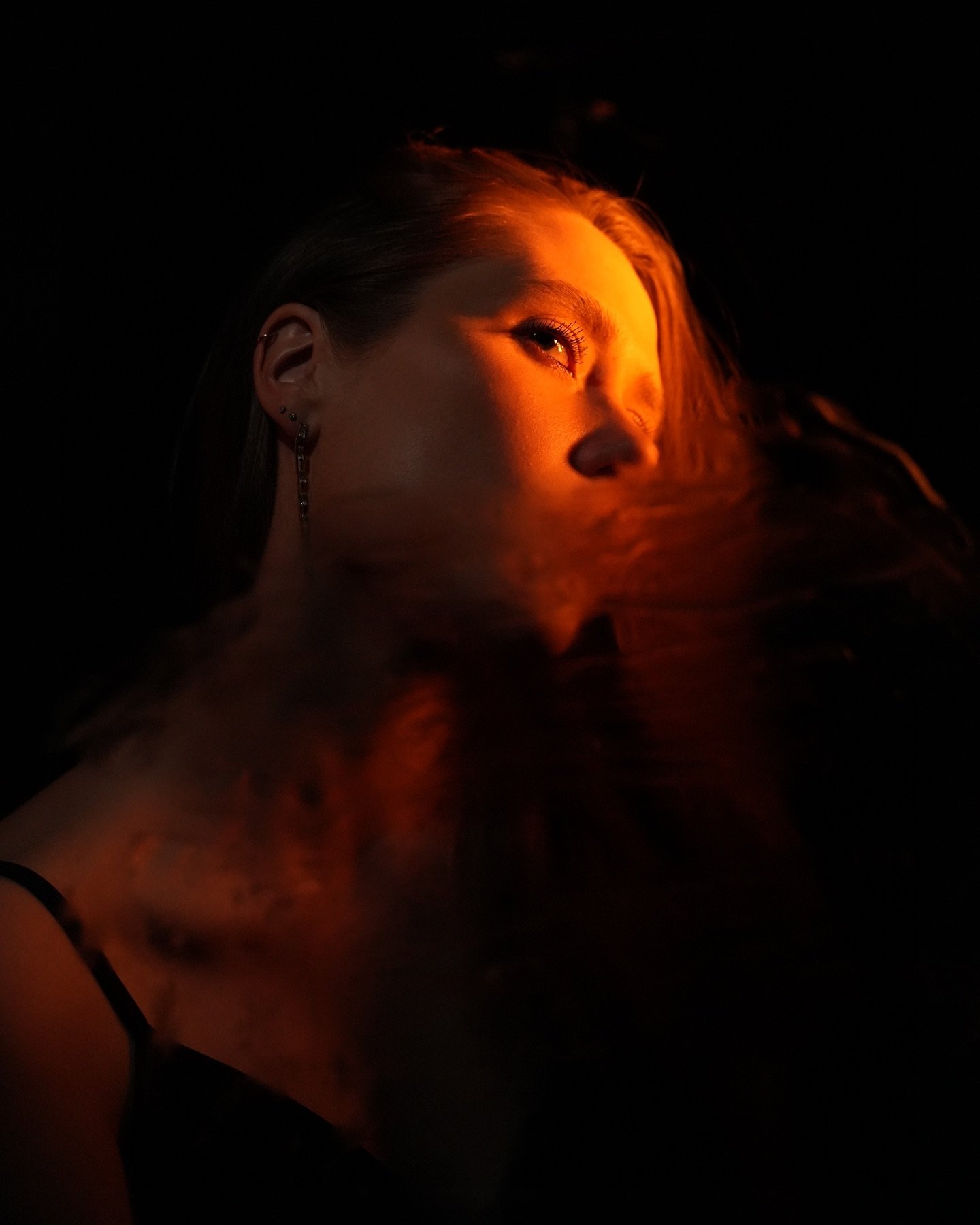 Me and vaseline, a love affair ❤️&zwj;🔥
From a photo sesh with @ddalena_ 

#photography #moody #headshot #portrait #portraitphotography #vaseline