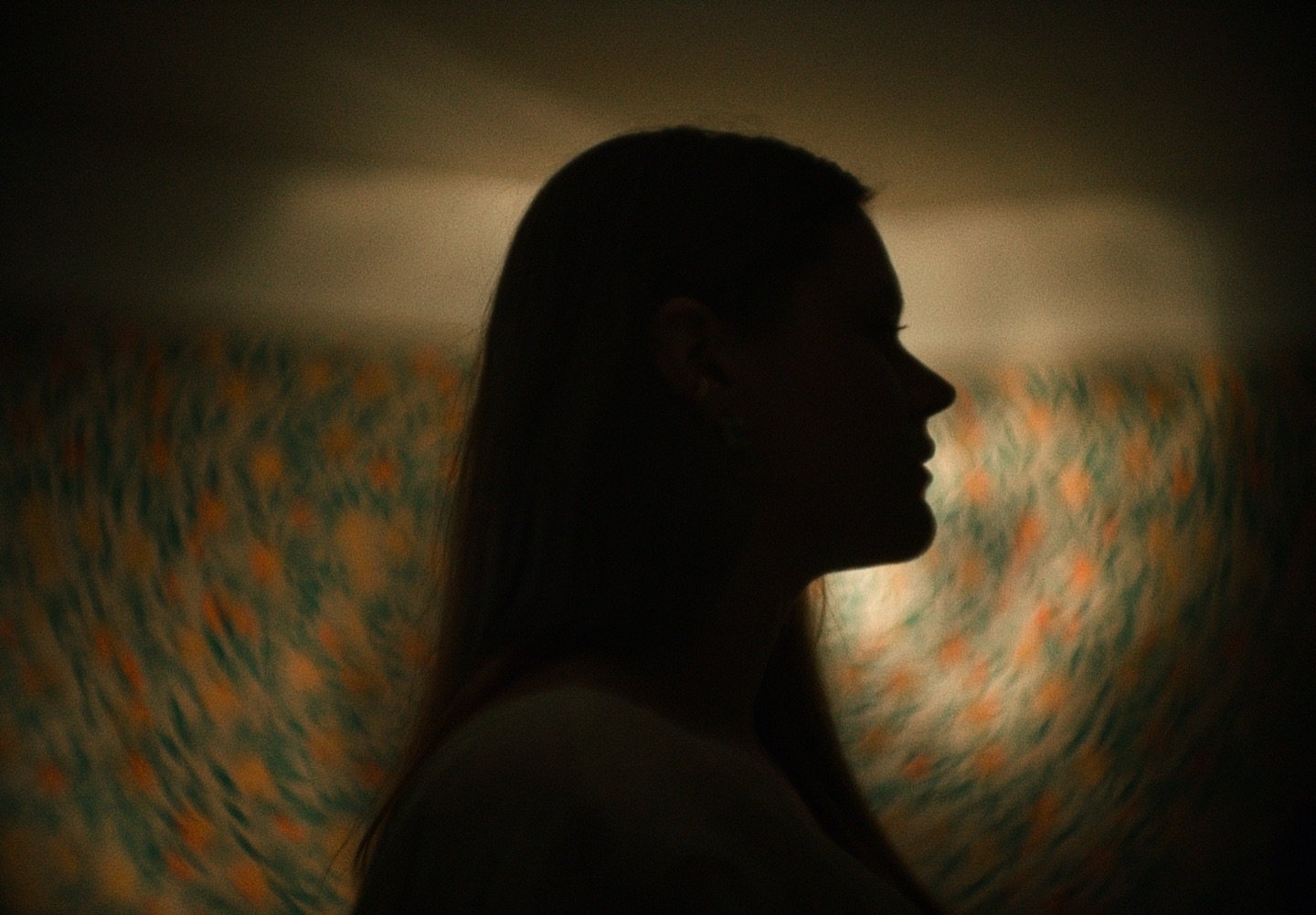 Patterned wallpaper and #Petzxalux lenses. 
When It All Goes Quiet for @olimasek 
Directed by @heinisusanne 
Cinematographer @ruaraid_achilleos 
Production company @quokkafilms 
Production @anastasia.raykova @david.producer @sanny_cane 
Production de