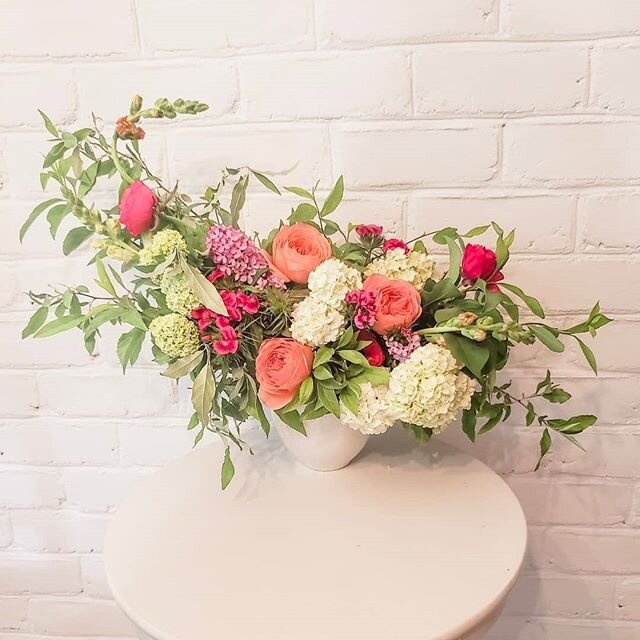 What a great country ❤️
These are all #americangrown and #locallygrownflowers crafted by @thesweetblossoms using flowers from us, @hiddenridgeflowers and @californiapajarosafloral.
The beauty is real.
#mothersday #springflowers