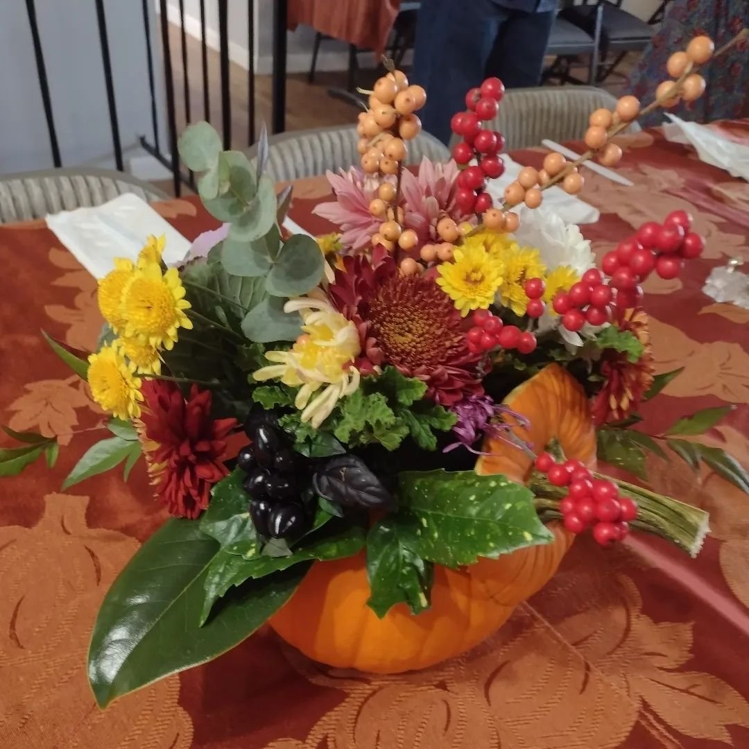 Pumpkin arrangements at farmers markets this weekend. DM me if you want me to save you two 
Saturday 
Farm Women's Cooperative 
Columbia Heights 
Kensington 
Sunday 
Olney 
Bethesda Central 
Tuesday 
Pike and Rose 
Wednesday 
Farm Women's Cooperative