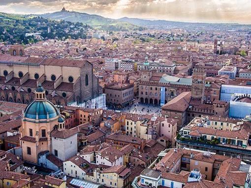 for info about the city https://www.neverendingvoyage.com/things-to-do-in-bologna-italy/
