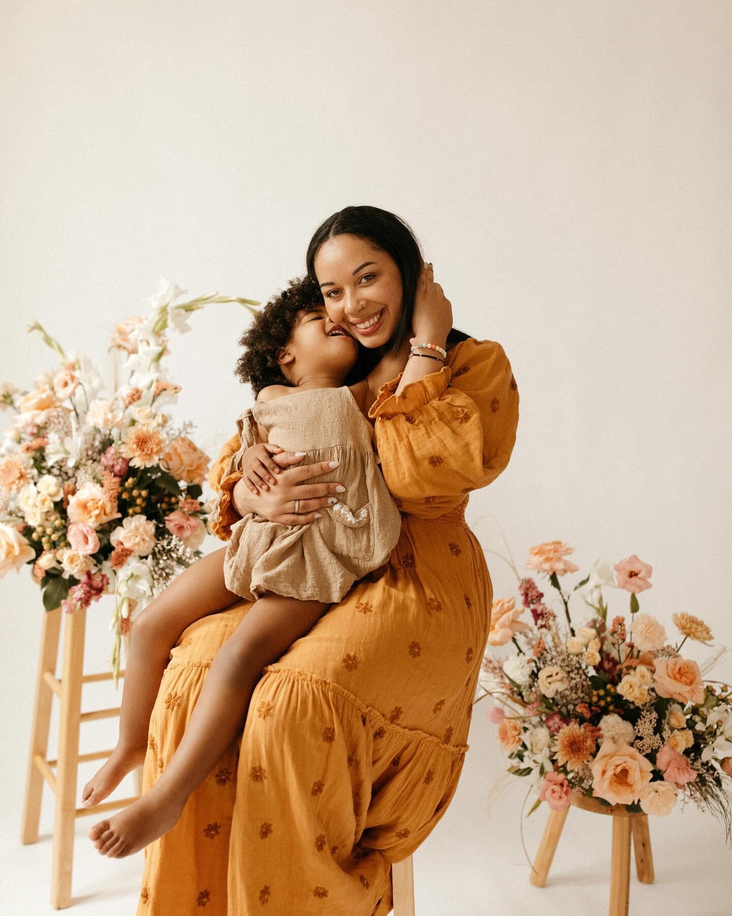 &ldquo;It&rsquo;s so healing to me
to watch my children 
be loved in ways
that I wasn&rsquo;t.&rdquo;
- @letters.to.anna 

Motherhood mini sessions are a pause. A celebration of the little everyday moments - the calm quiet strength mothers possess, t