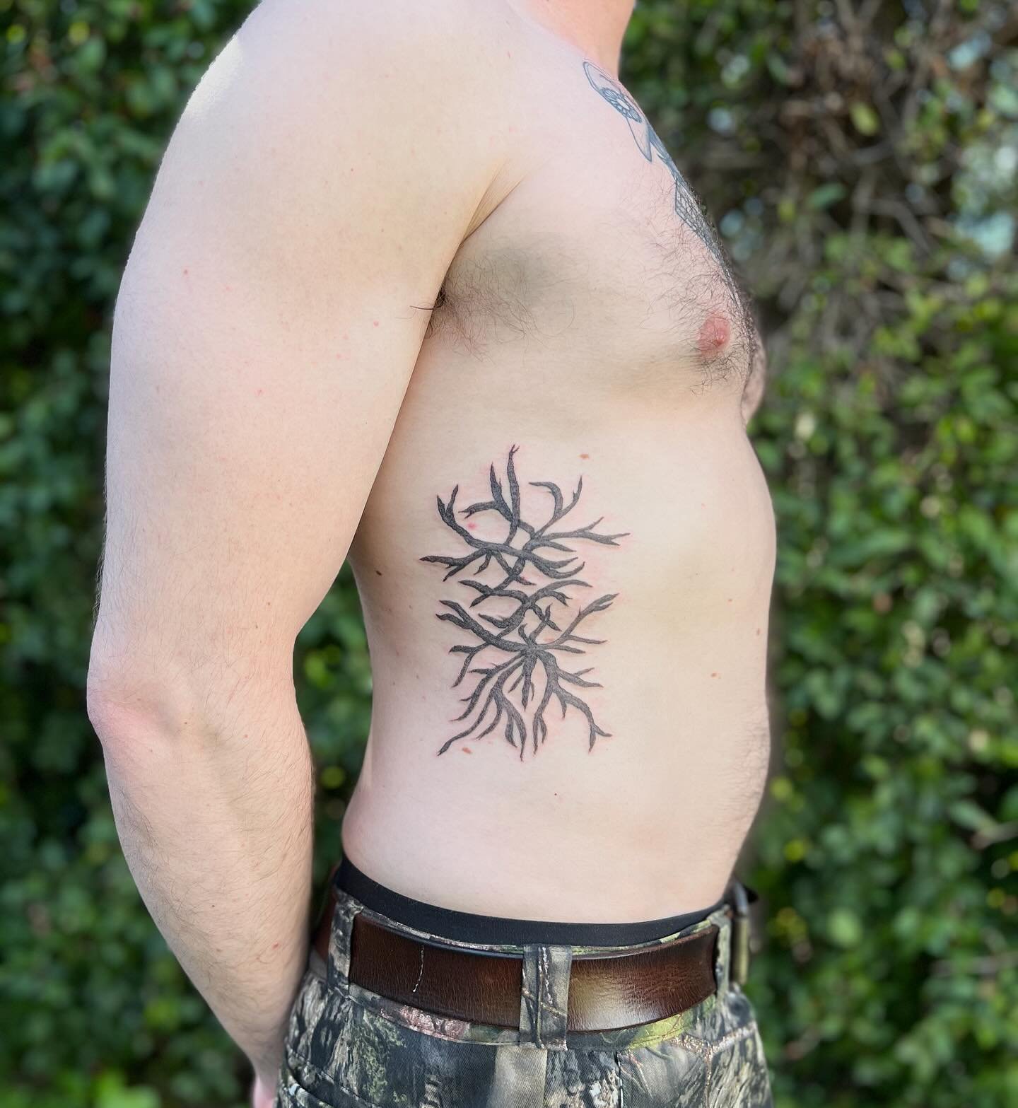No offense but I&rsquo;m obsessed with @arroyosecofretworks new tattoo. Such a dream as always! Swipe to see a sweet healed one too :) thanks so much I really appreciate my return customers &lt;3