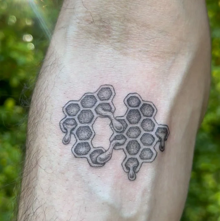 Honeycombs dripping into each other for Josh 🍯🤝 
Now booking September in LA ❣️
